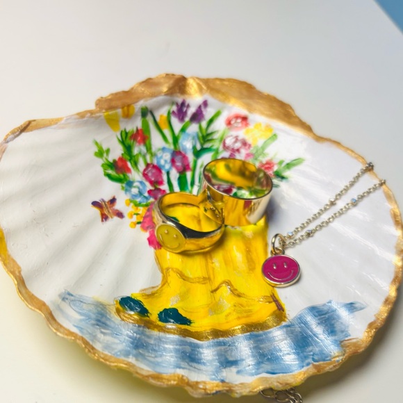 Handmade “mommy & me” shell ring dish pair with hand  painted design. - Picture 7 of 11